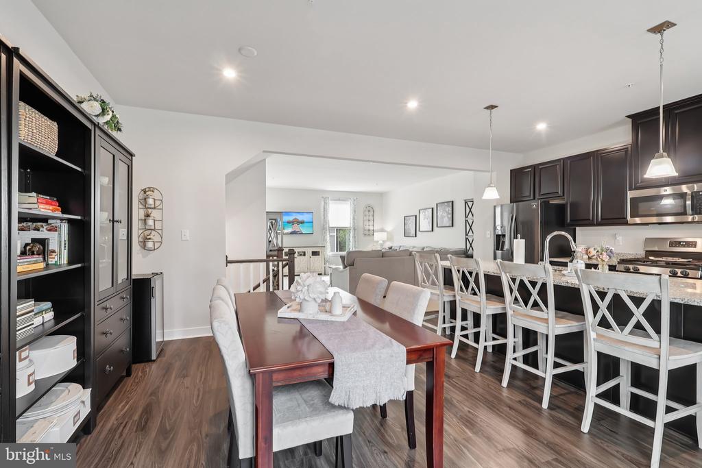 211 HIBISCUS WAY
