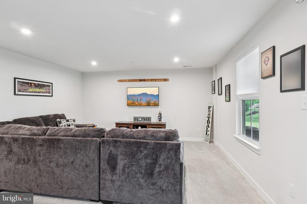 211 HIBISCUS WAY