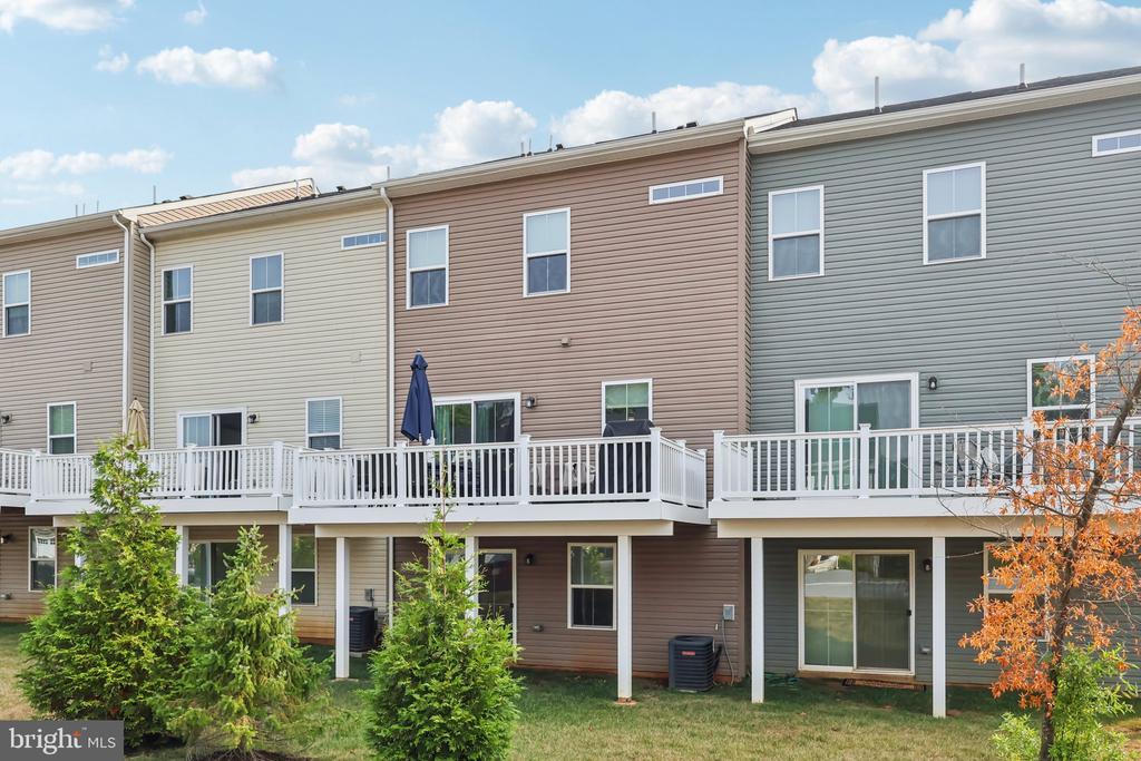 211 HIBISCUS WAY