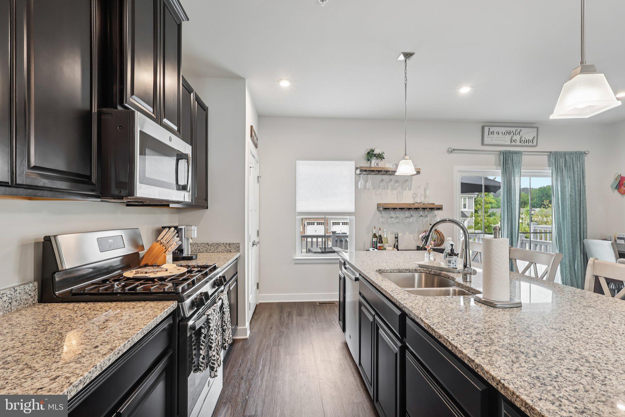 211 HIBISCUS WAY