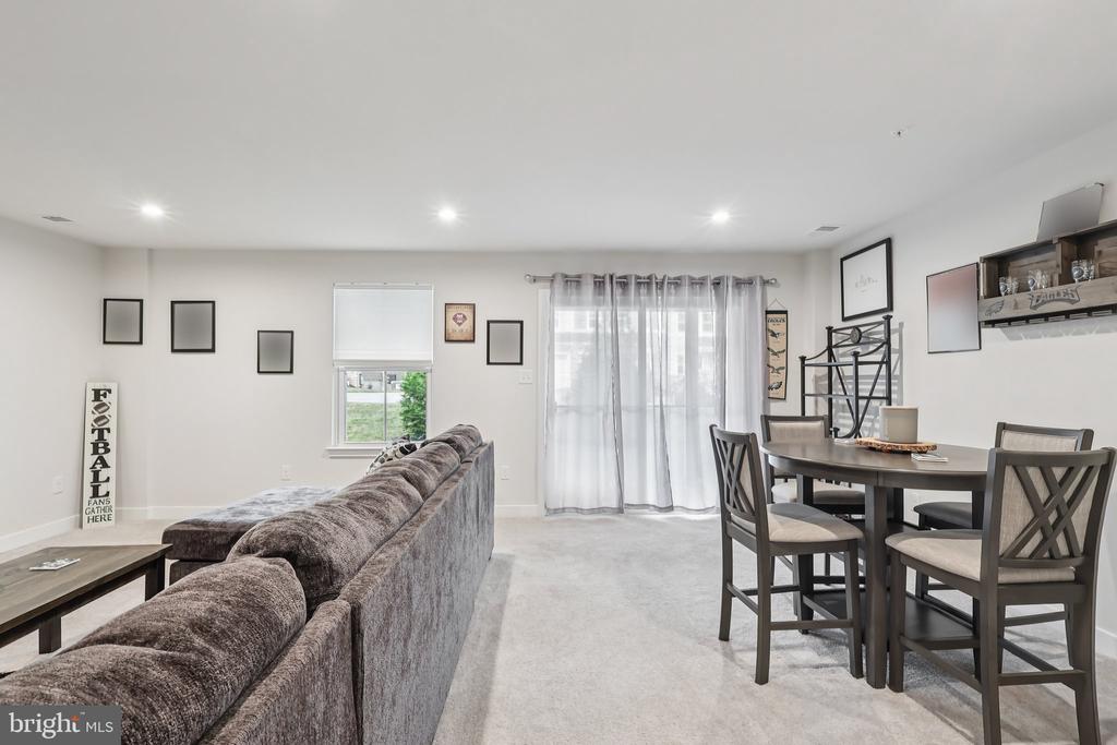 211 HIBISCUS WAY