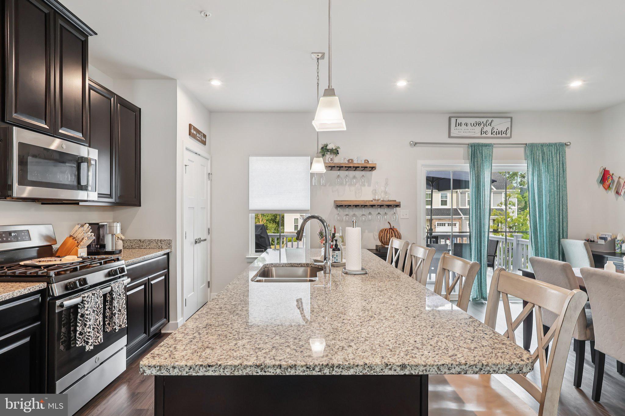 211 HIBISCUS WAY