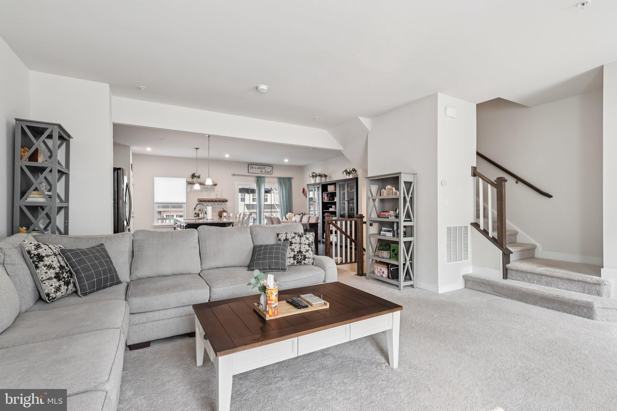 211 HIBISCUS WAY