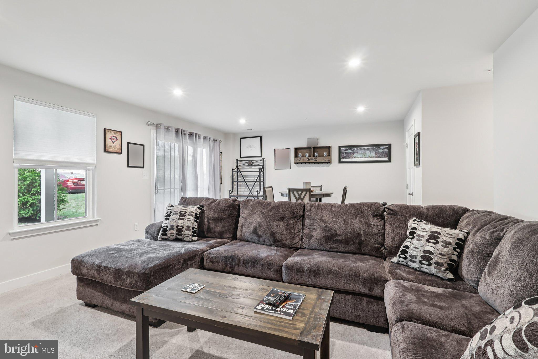211 HIBISCUS WAY
