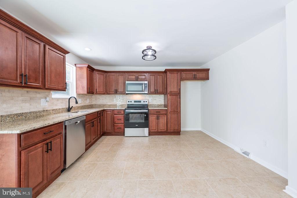 231 E AVON ROAD