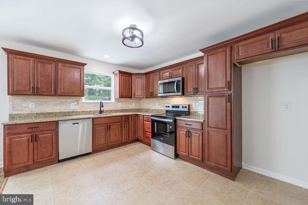 231 E AVON ROAD