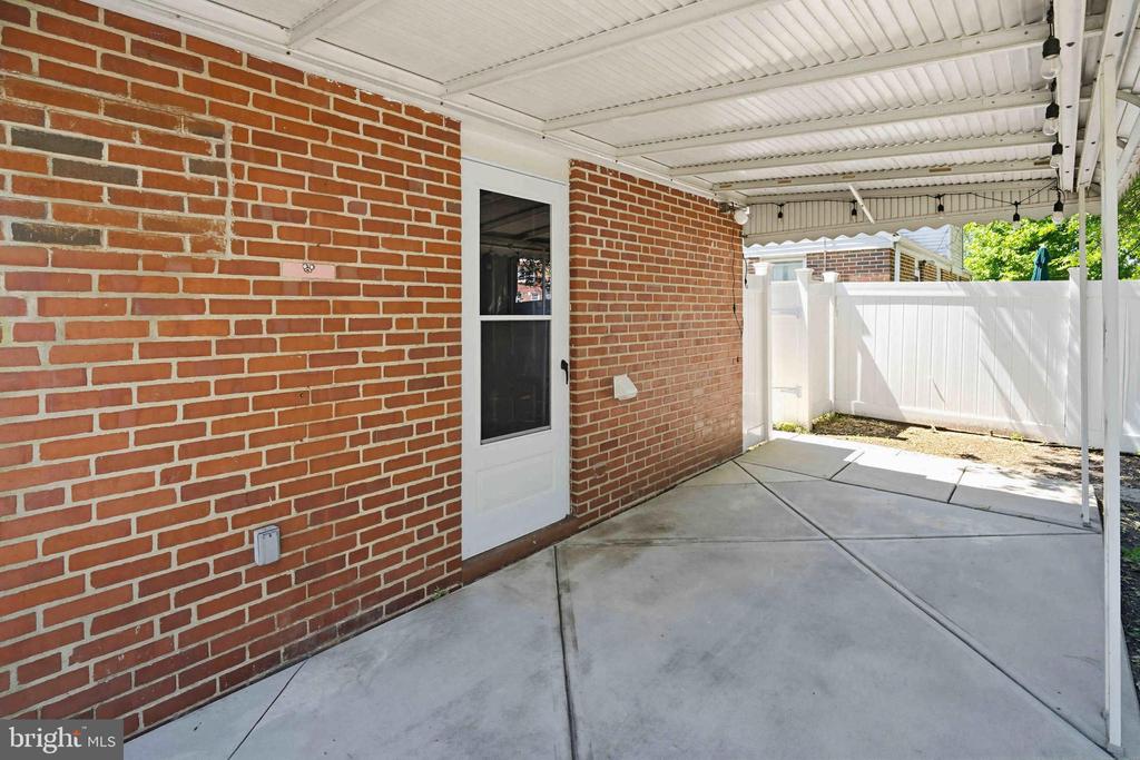 532 LINDSAY STREET
