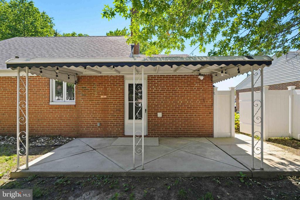 532 LINDSAY STREET