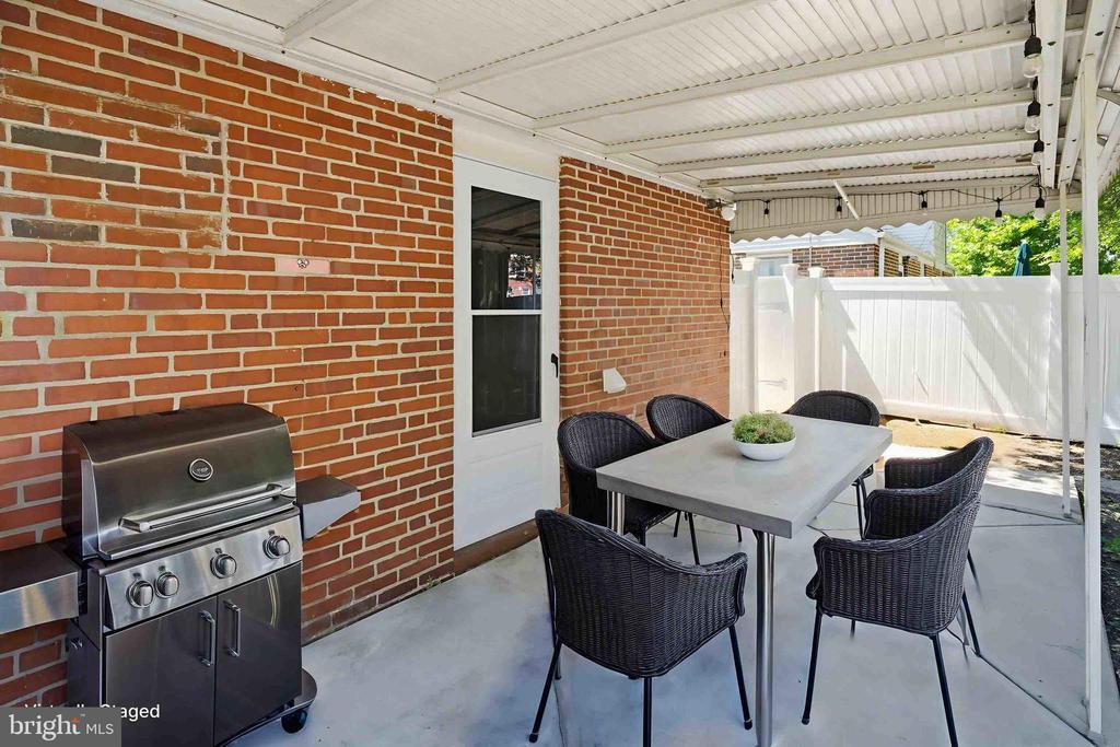 532 LINDSAY STREET