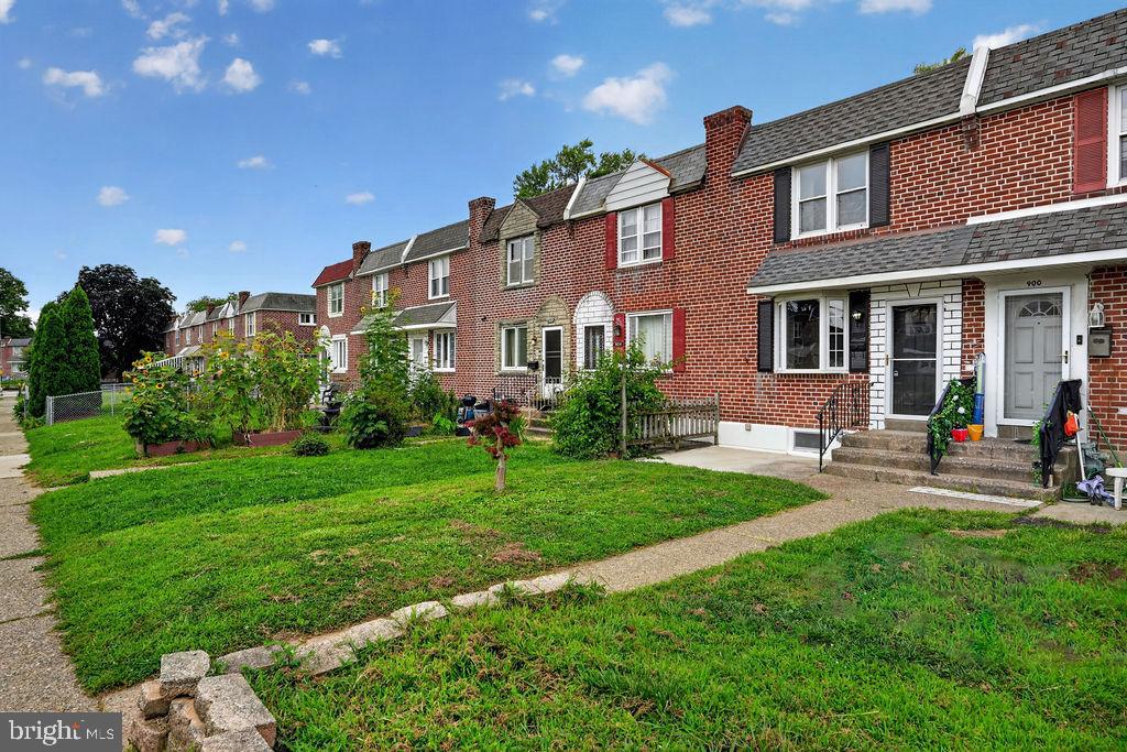 902 TAYLOR DRIVE