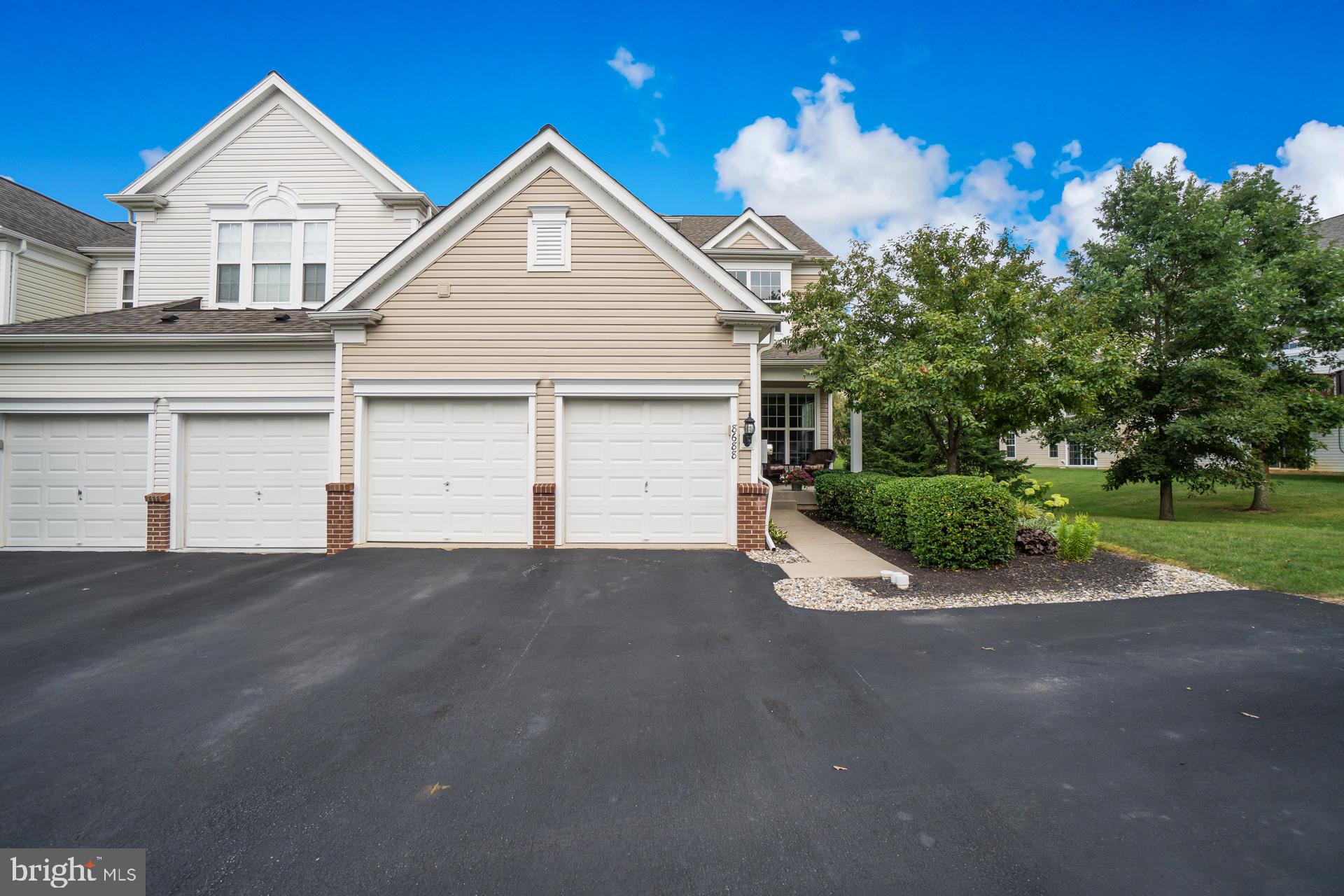 8688 Cascade Rd