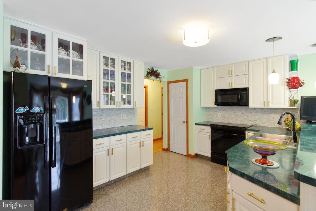 25 Makara Dr