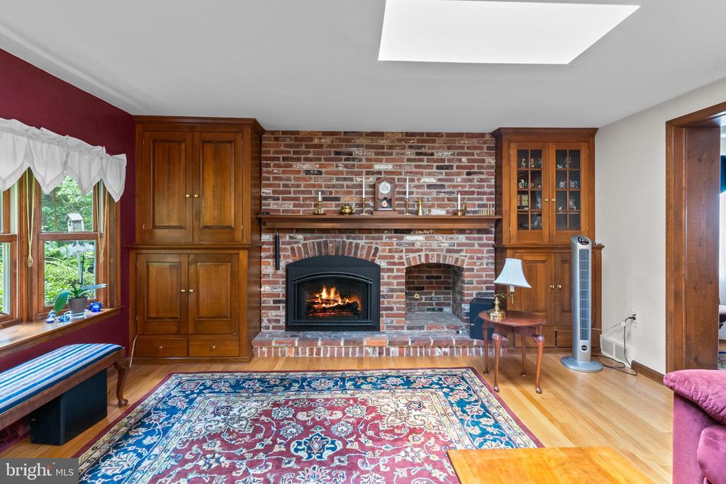 633 ROSELAND AVENUE