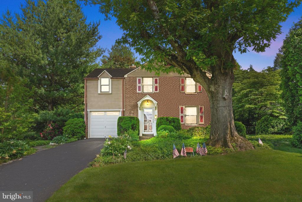 633 ROSELAND AVENUE