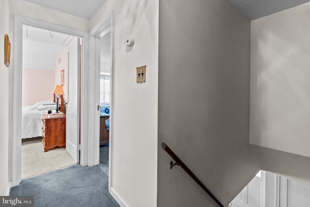 633 ROSELAND AVENUE