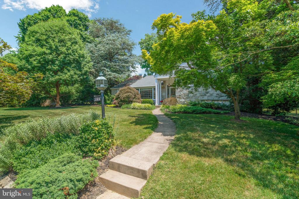 165 WOODPECKER ROAD