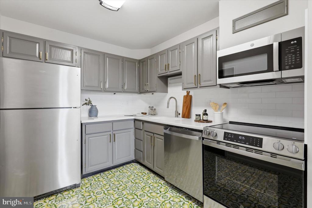 449 MONTGOMERY AVENUE 306