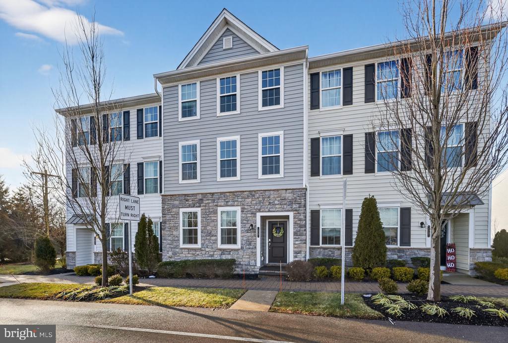 11 HEDLEY LANE