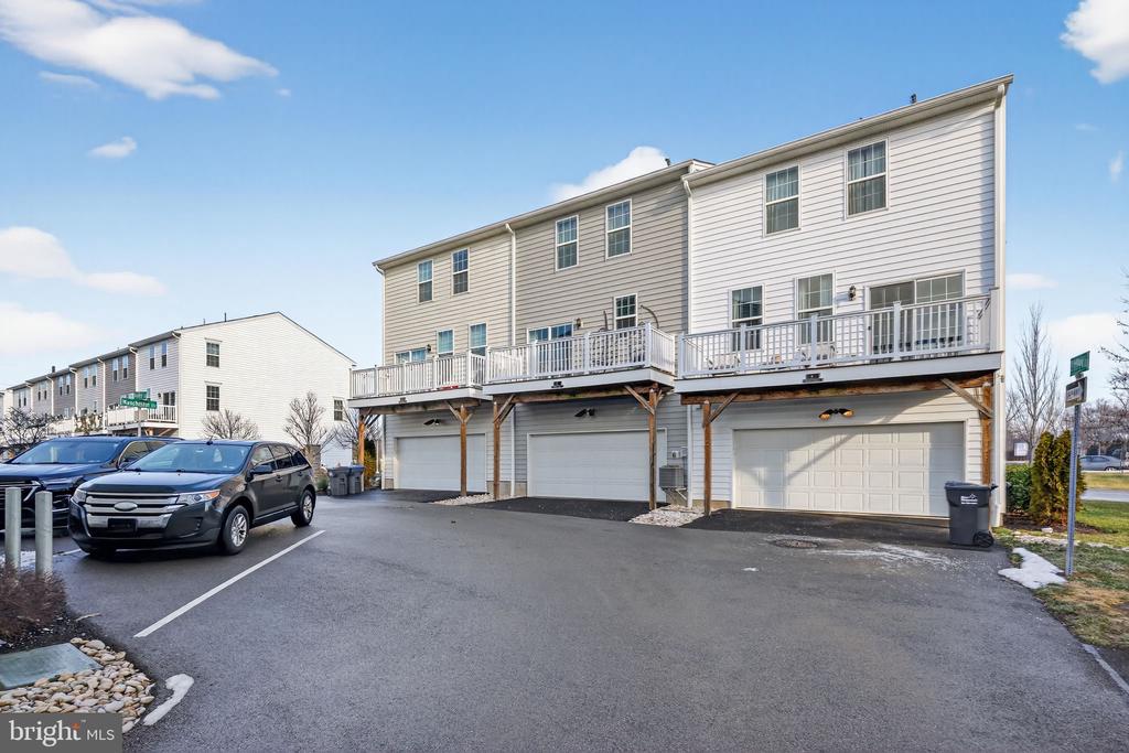 11 HEDLEY LANE
