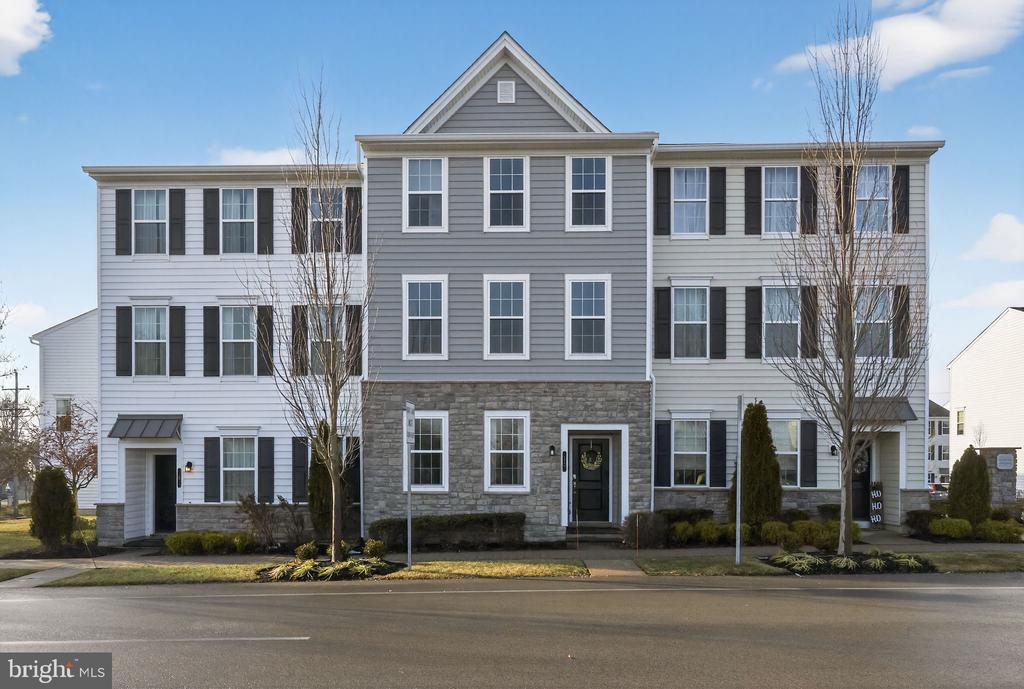 11 HEDLEY LANE