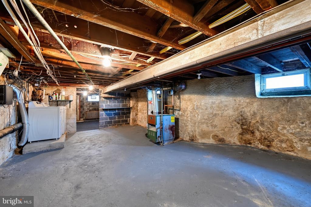 18 CENTER AVENUE