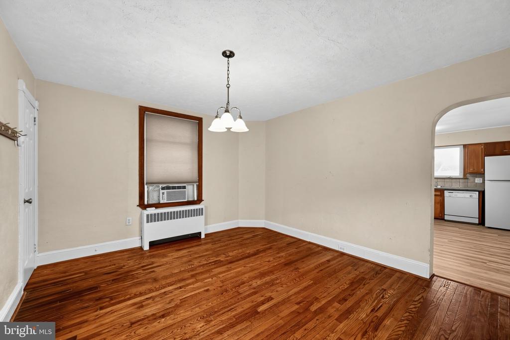 18 CENTER AVENUE