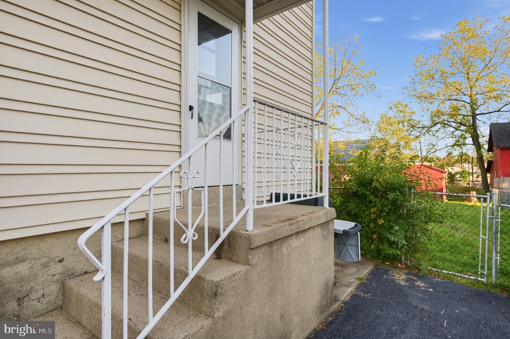 18 CENTER AVENUE