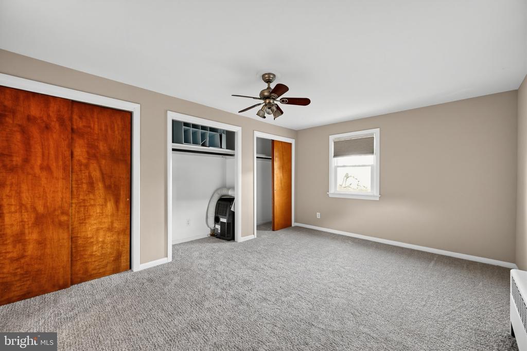 18 CENTER AVENUE