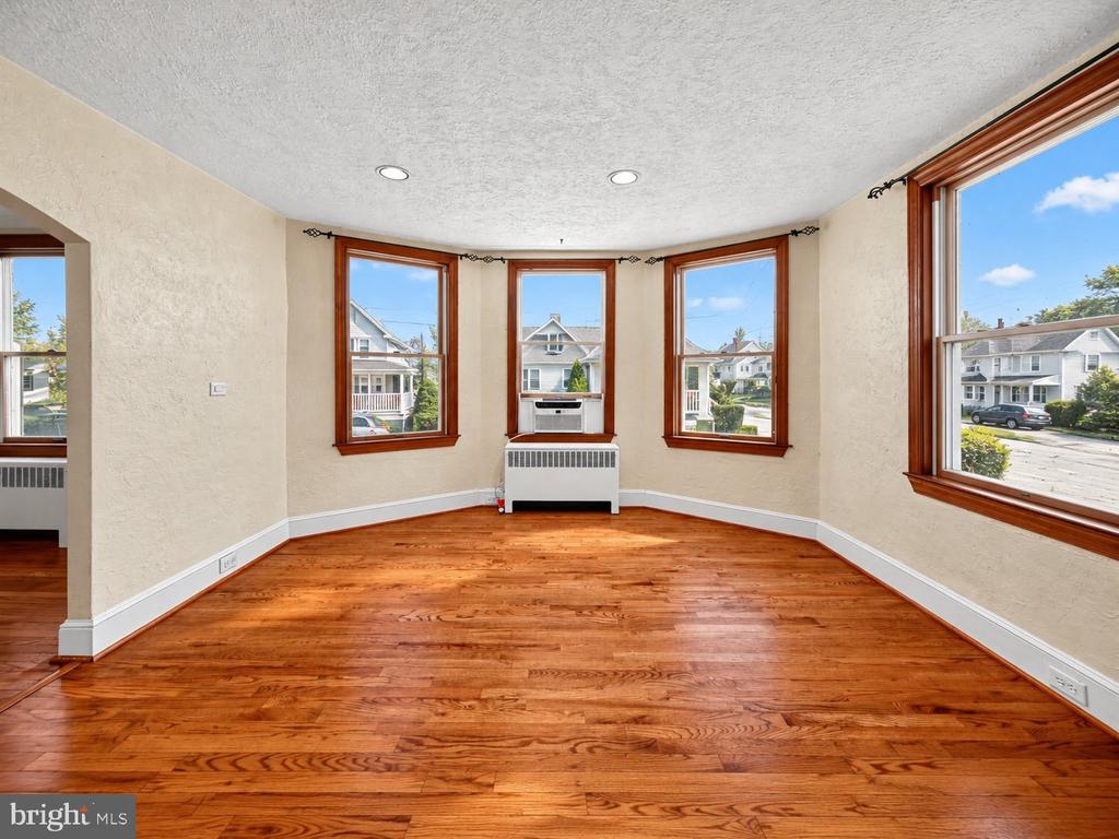 18 CENTER AVENUE