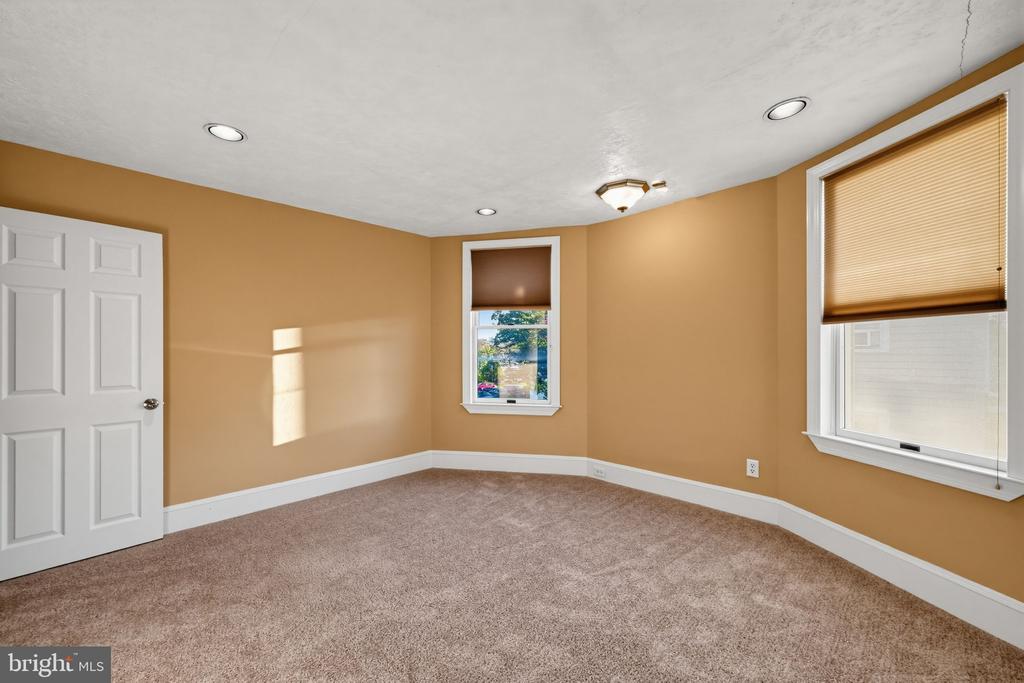 18 CENTER AVENUE