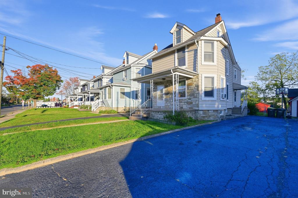 18 CENTER AVENUE