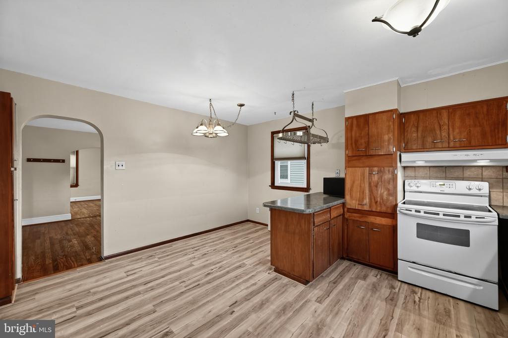 18 CENTER AVENUE
