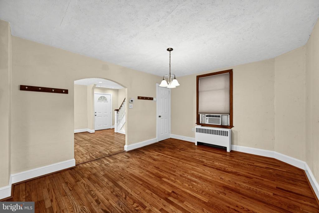18 CENTER AVENUE