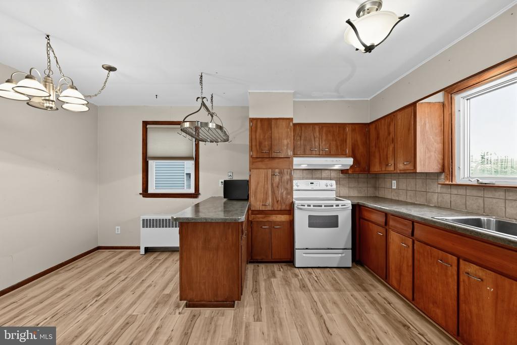 18 CENTER AVENUE