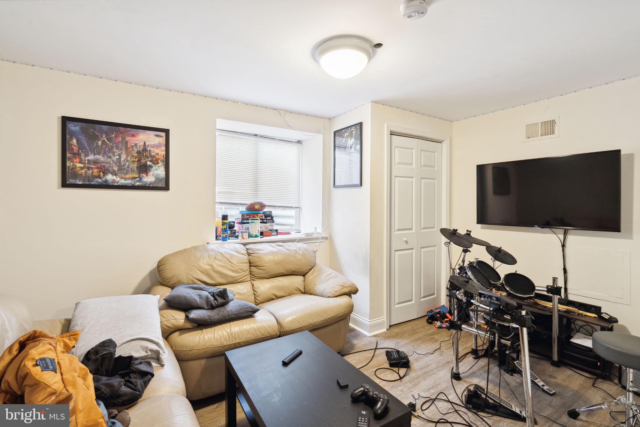 1415 N Bouvier St