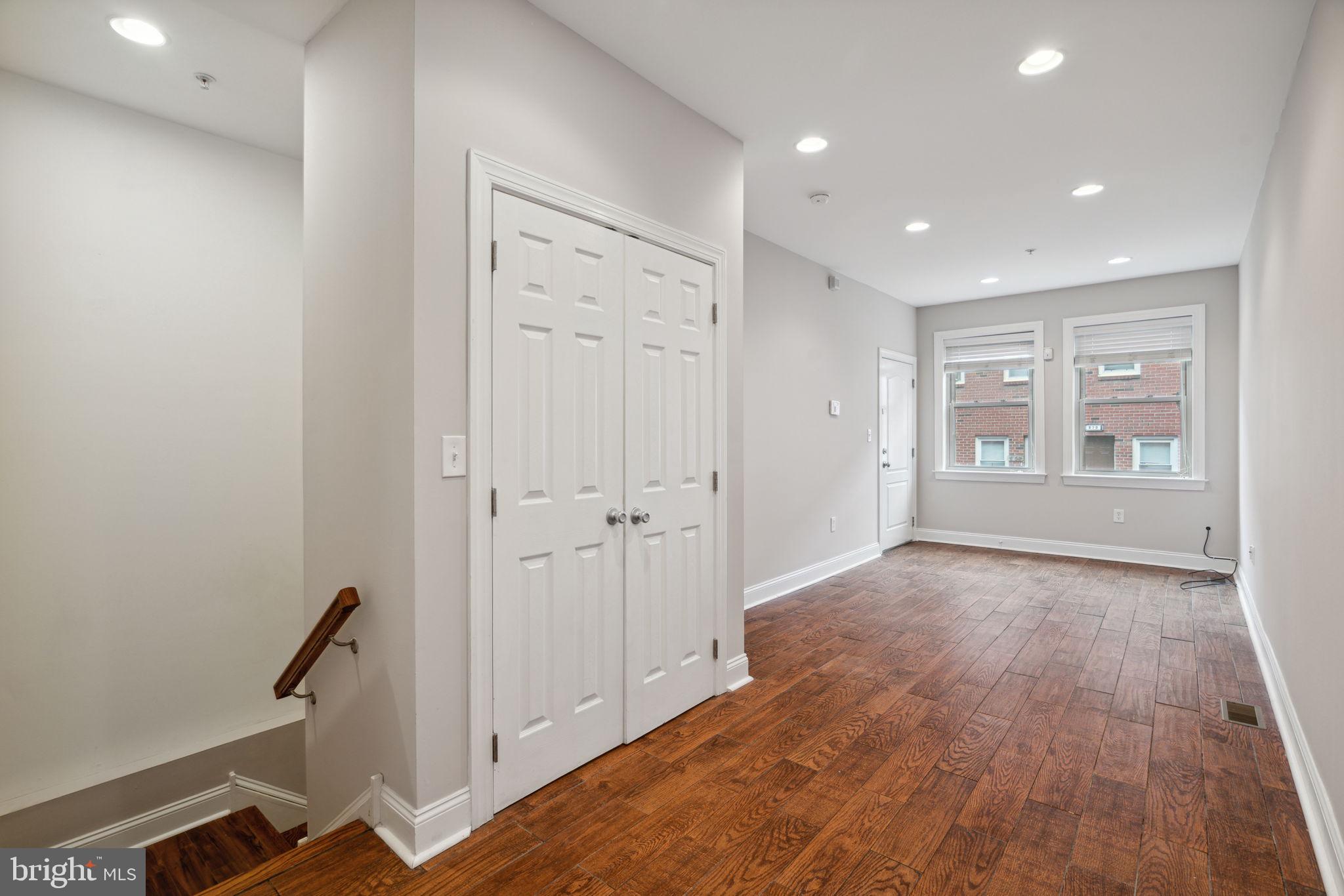 865 N Uber St