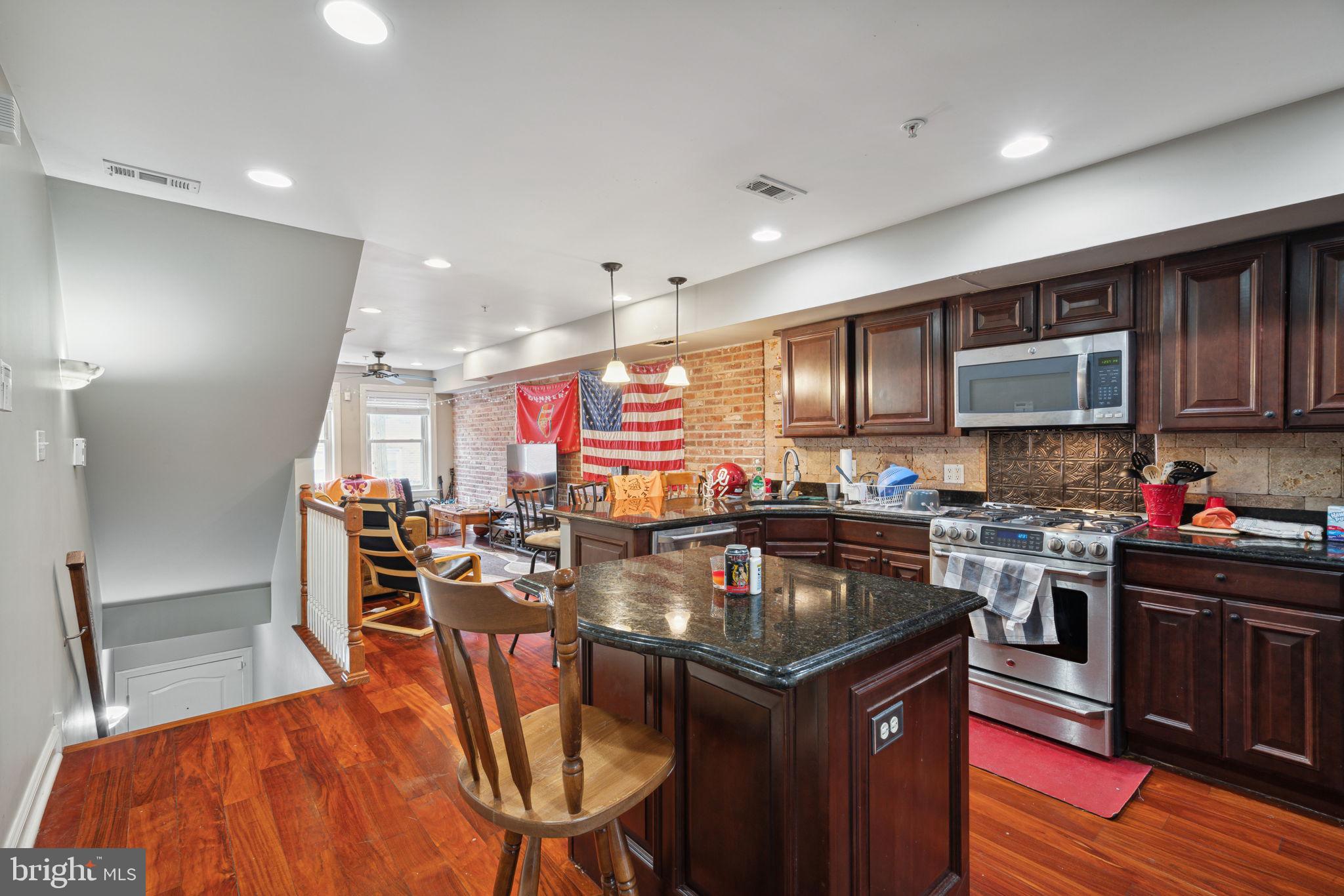 865 N Uber St