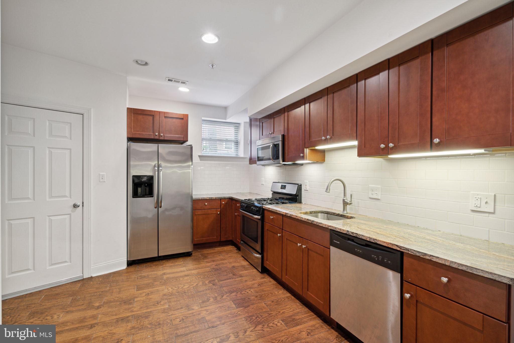 865 N Uber St