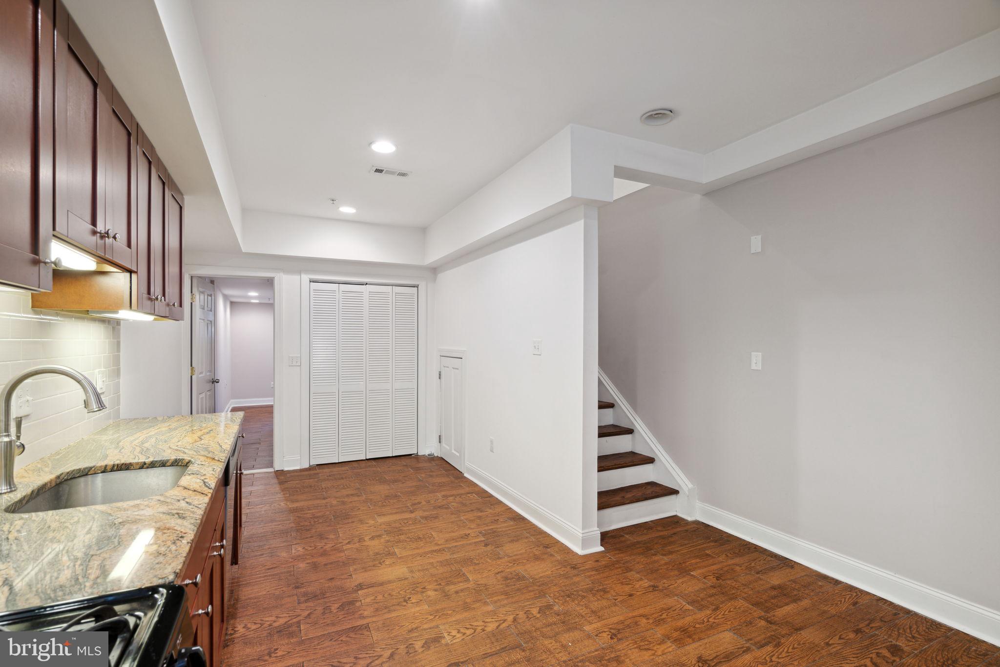 865 N Uber St
