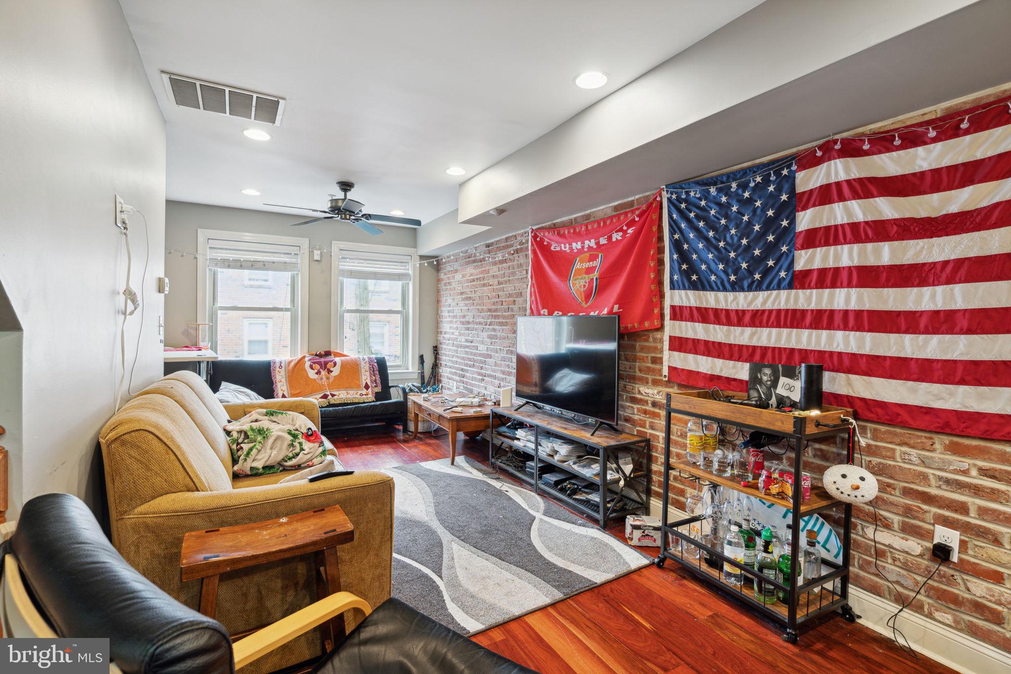 865 N Uber St
