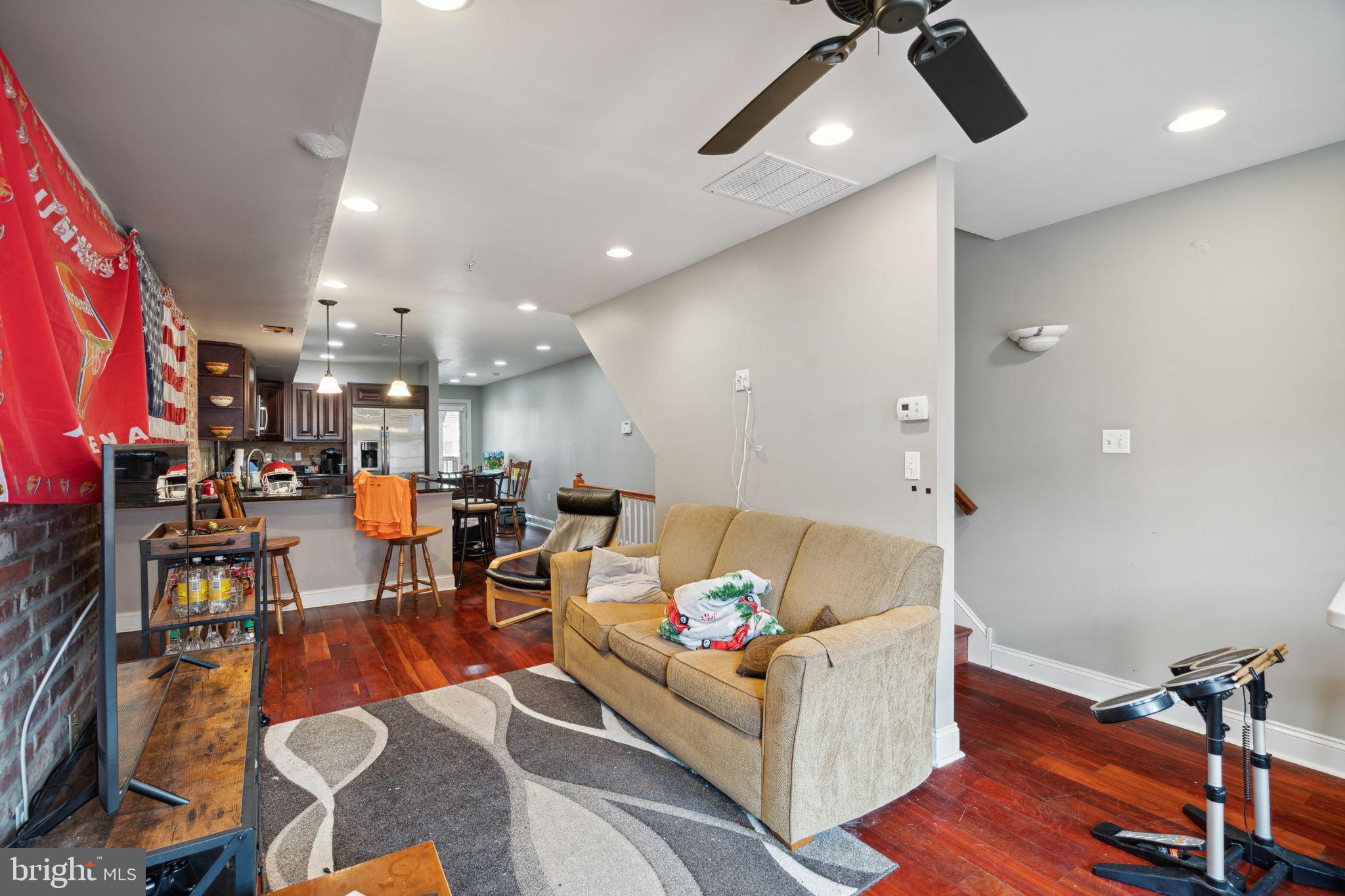 865 N Uber St