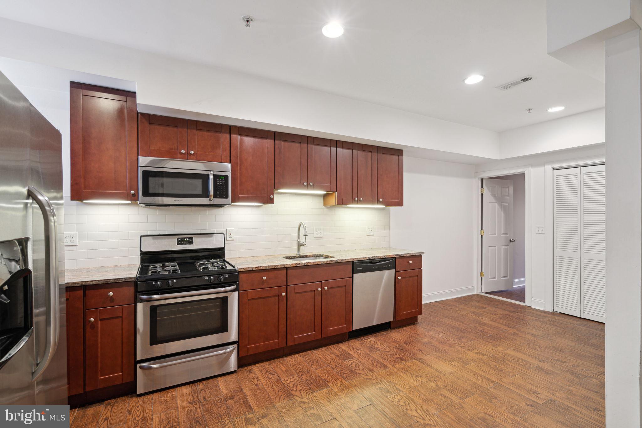 865 N Uber St