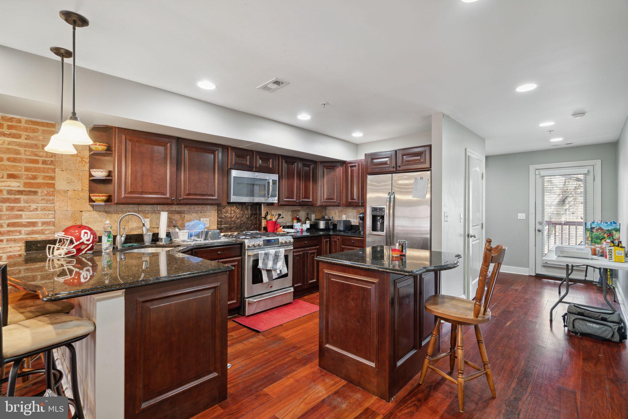 865 N Uber St