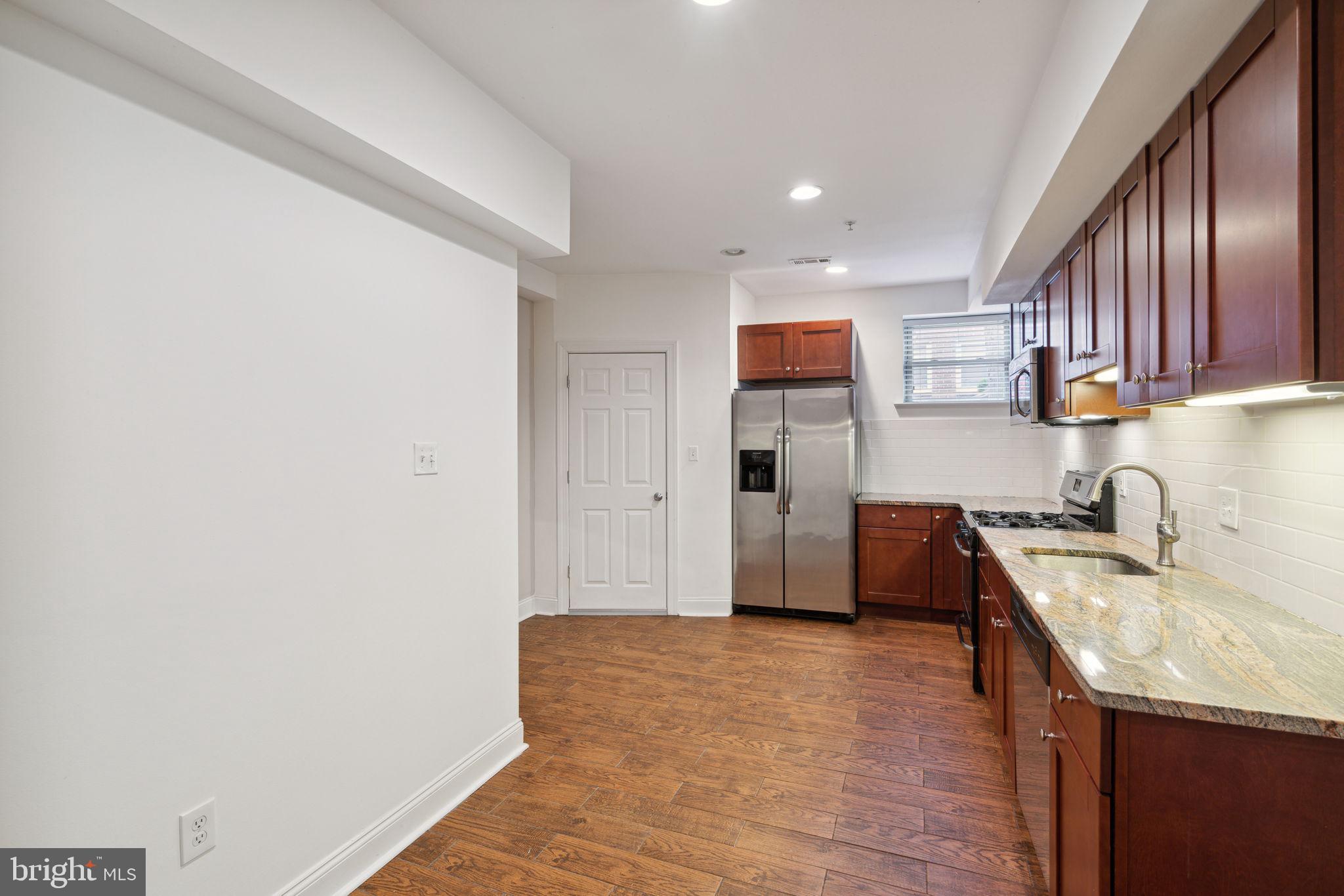 865 N Uber St