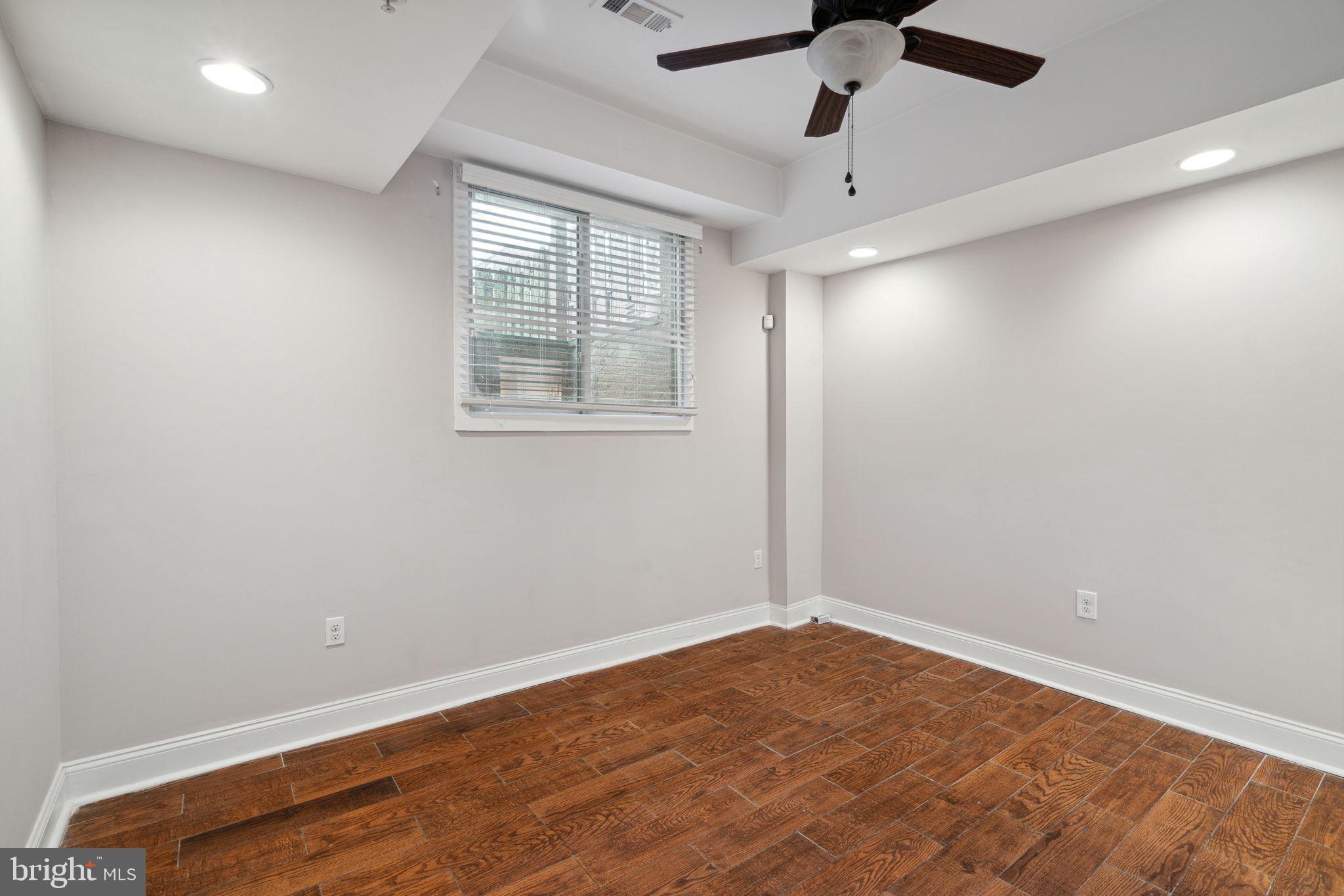 865 N Uber St