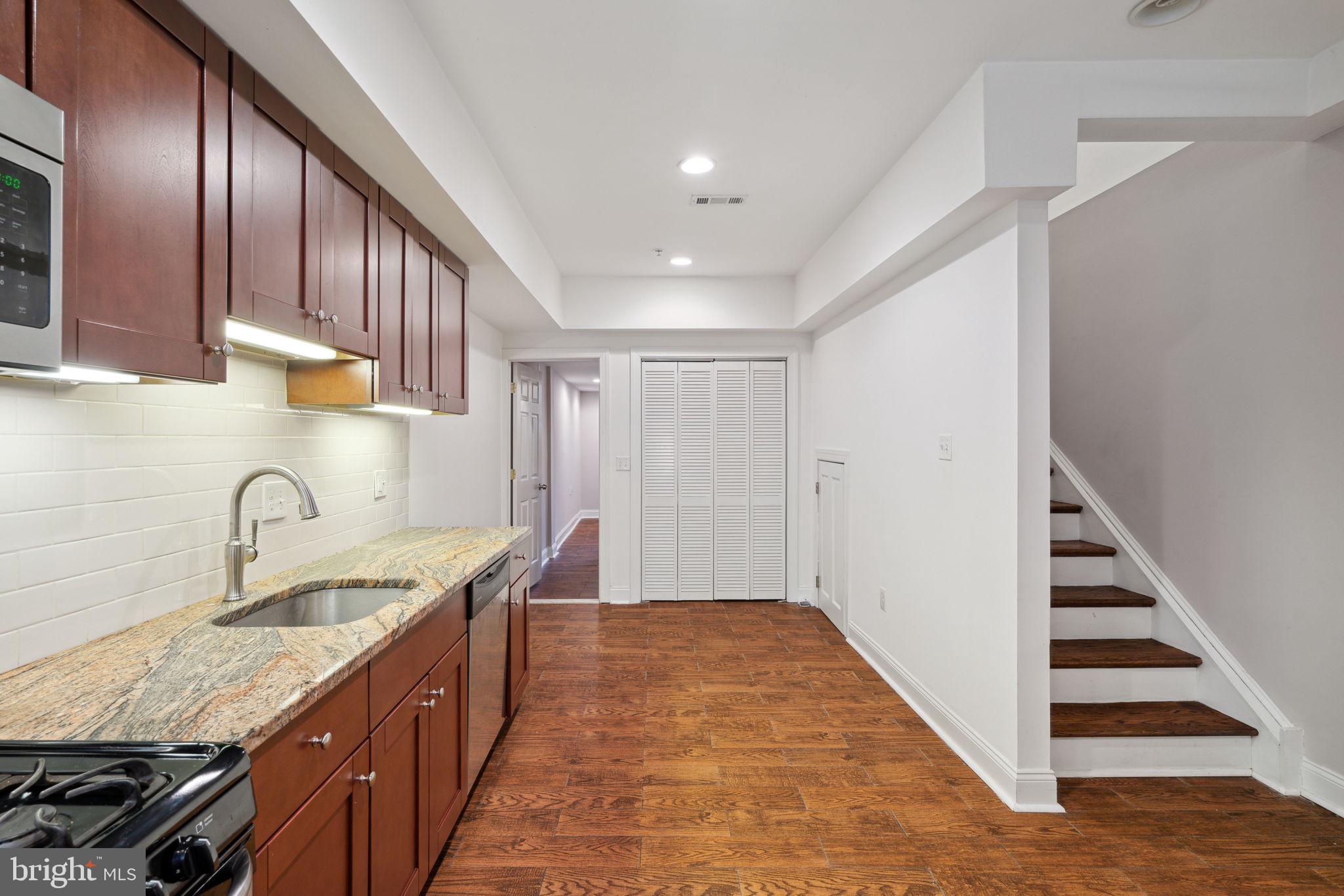 865 N Uber St