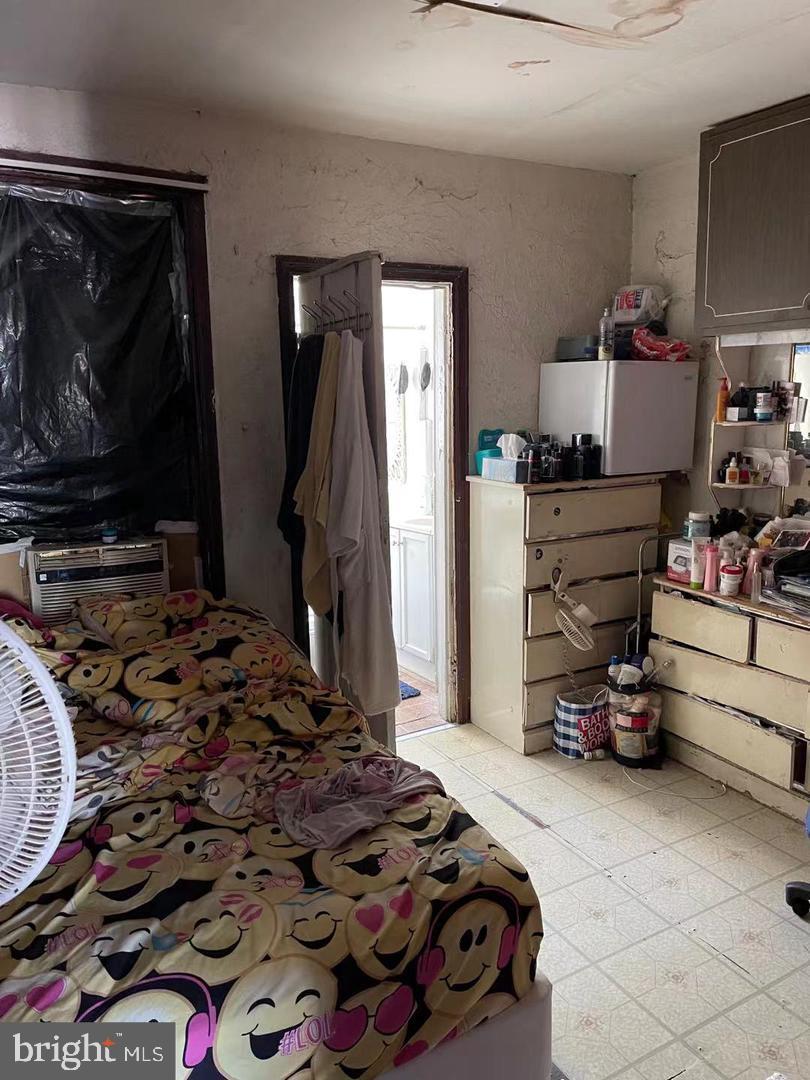 2811 N MUTTER STREET