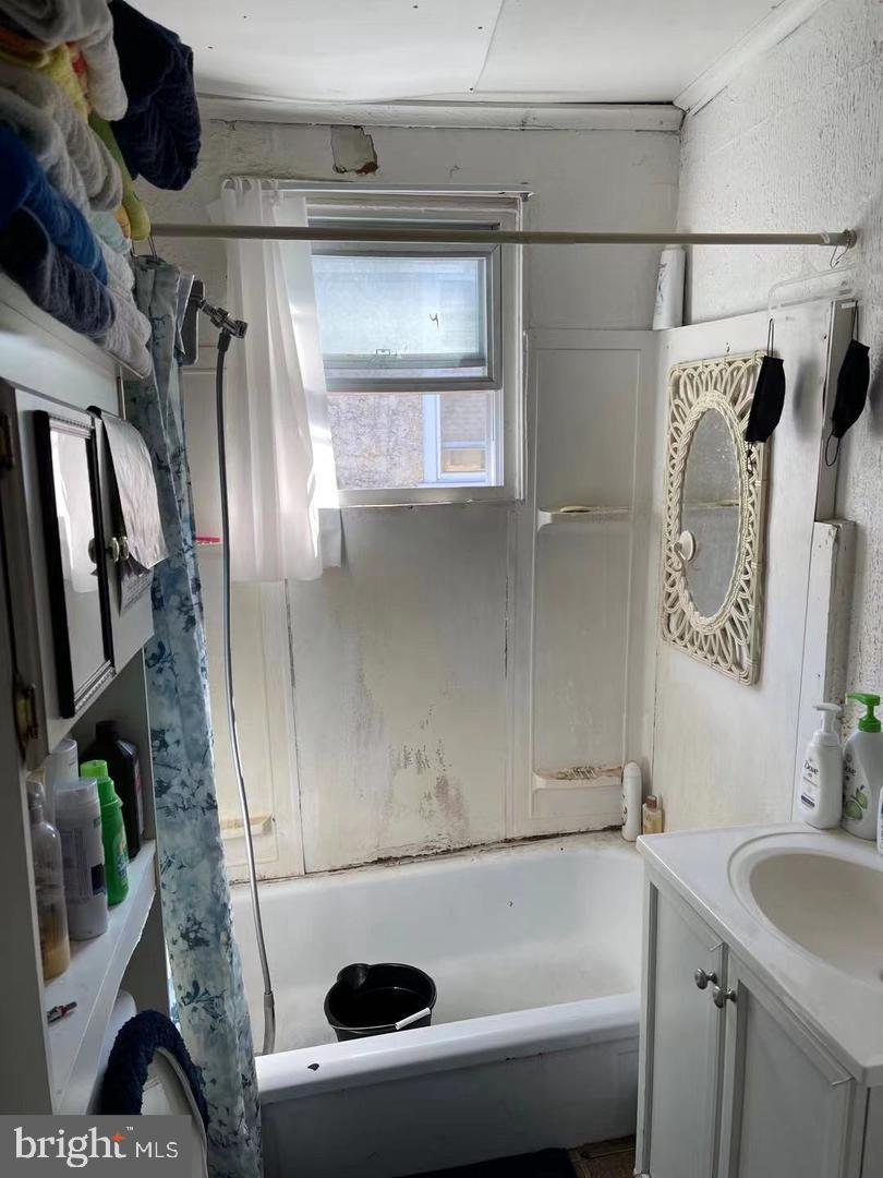 2811 N MUTTER STREET