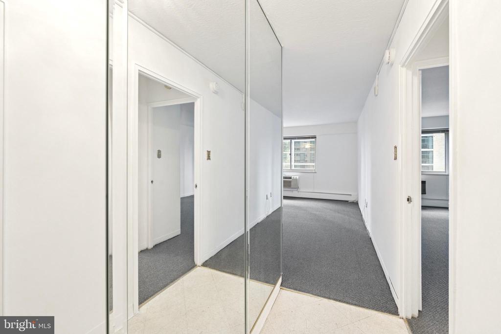 1900 JOHN F KENNEDY BOULEVARD Unit: 1610