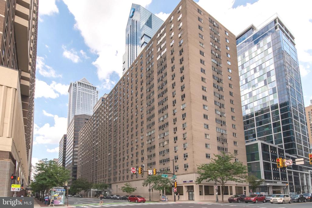 1900 JOHN F KENNEDY BOULEVARD Unit: 1610